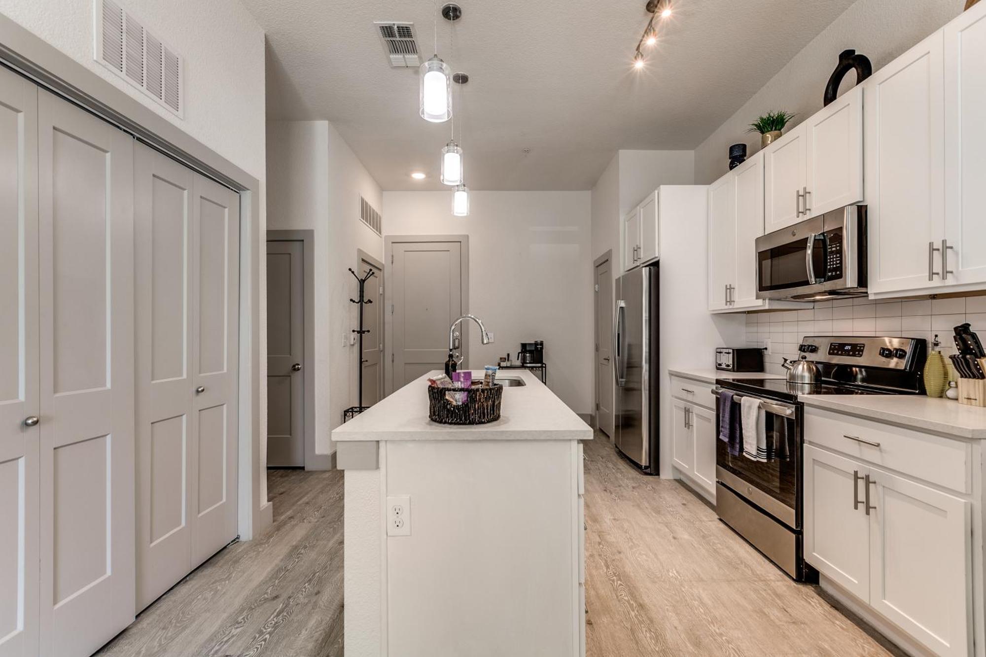 Lush Downtown Condo On Riverwalk W King Ste, Free Parking, Pet Friendly, Centrally Located On Riverwalk San Antonio Buitenkant foto