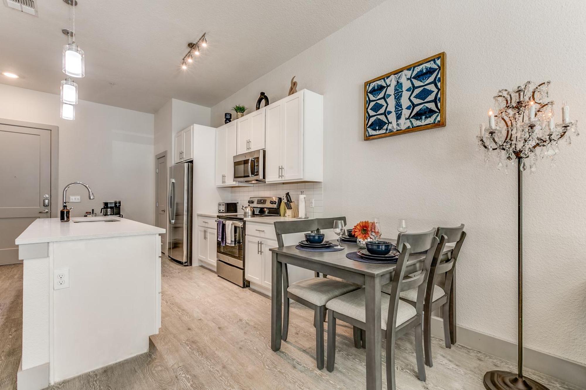Lush Downtown Condo On Riverwalk W King Ste, Free Parking, Pet Friendly, Centrally Located On Riverwalk San Antonio Buitenkant foto