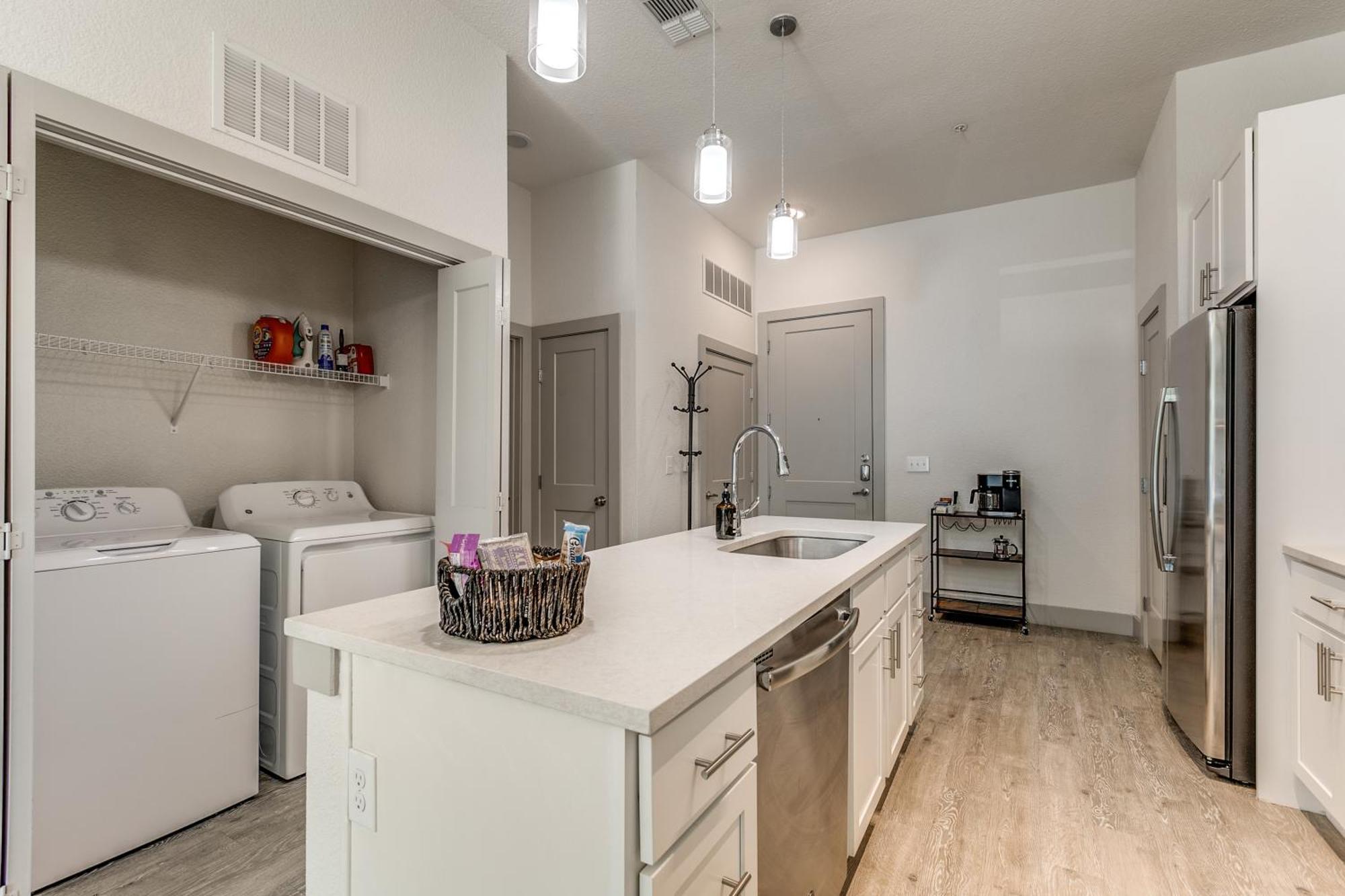 Lush Downtown Condo On Riverwalk W King Ste, Free Parking, Pet Friendly, Centrally Located On Riverwalk San Antonio Buitenkant foto