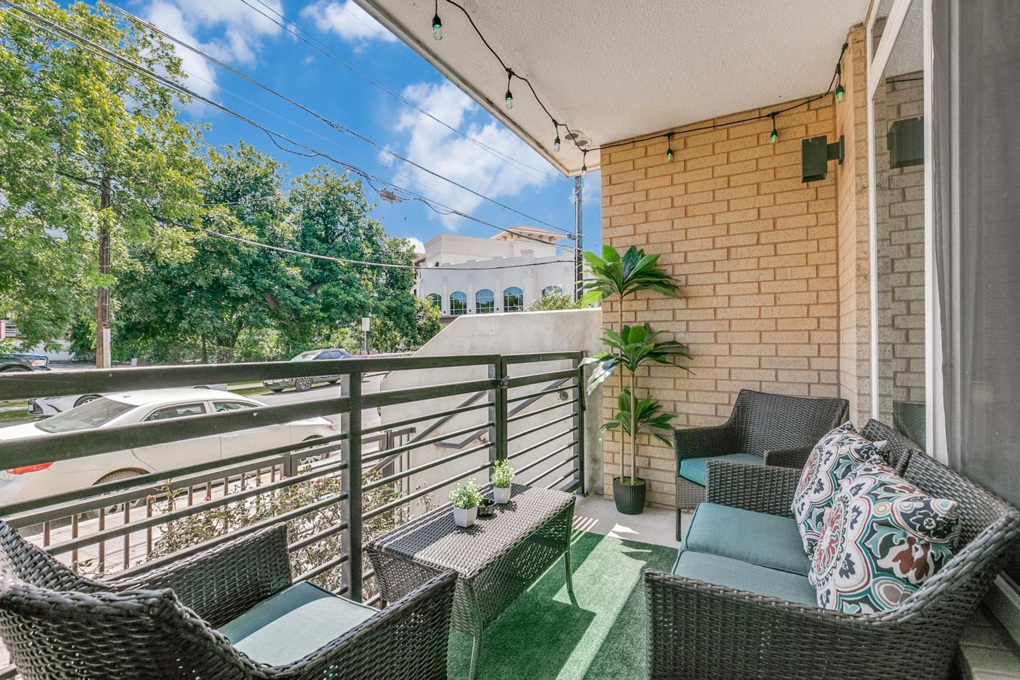 Lush Downtown Condo On Riverwalk W King Ste, Free Parking, Pet Friendly, Centrally Located On Riverwalk San Antonio Buitenkant foto